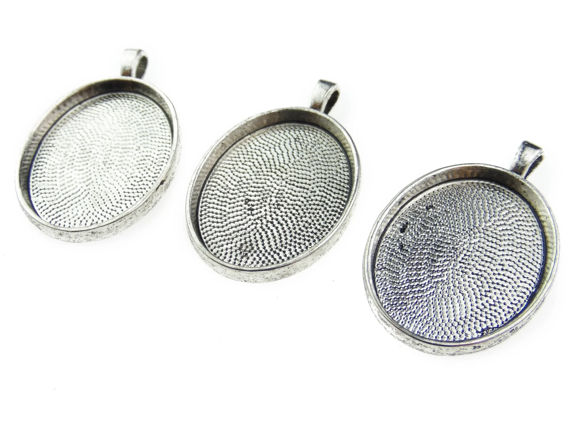 Baza cabochon. Interior platou: 30x22mm