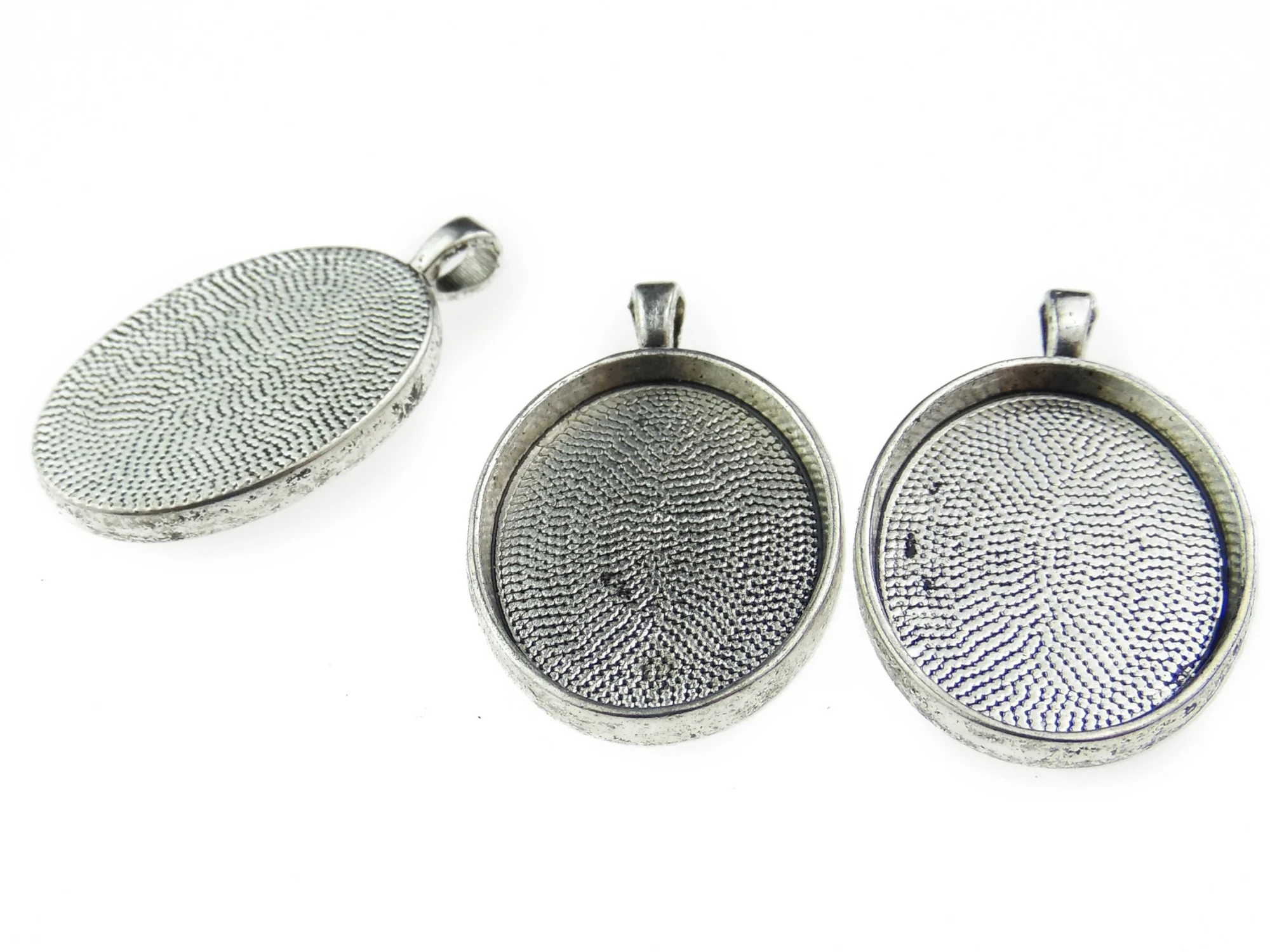 Baza cabochon. Interior platou: 30x22mm