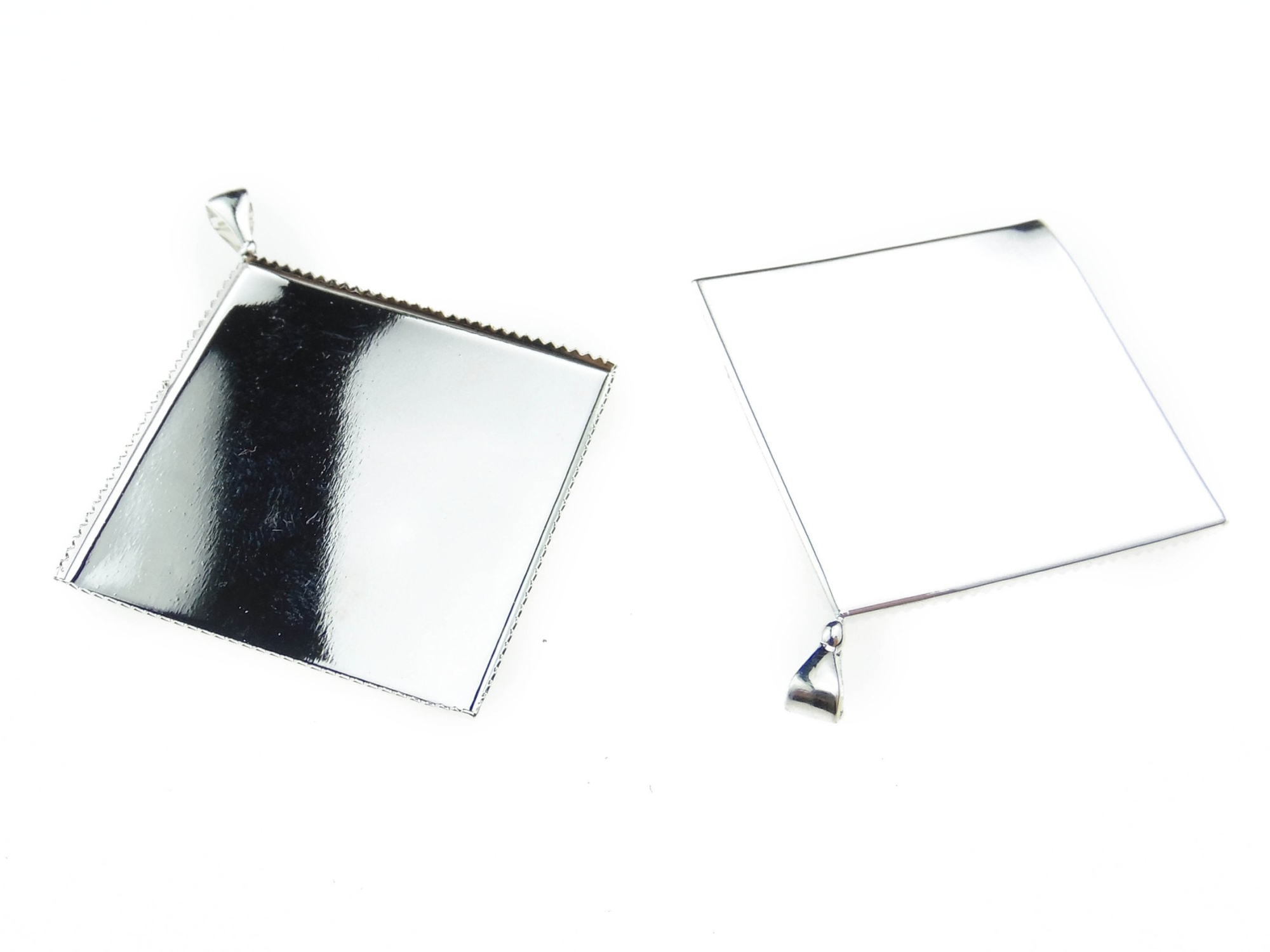 Baza cabochon. Interior platou: 30x30mm