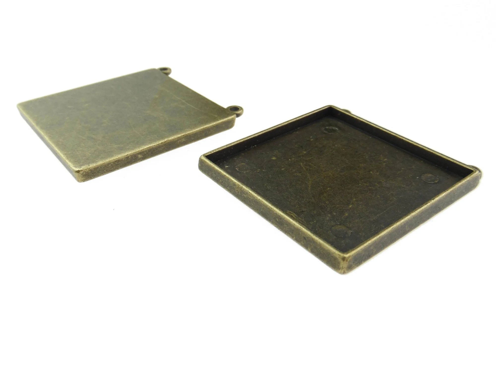 Baza cabochon. Interior platou: 45x45mm