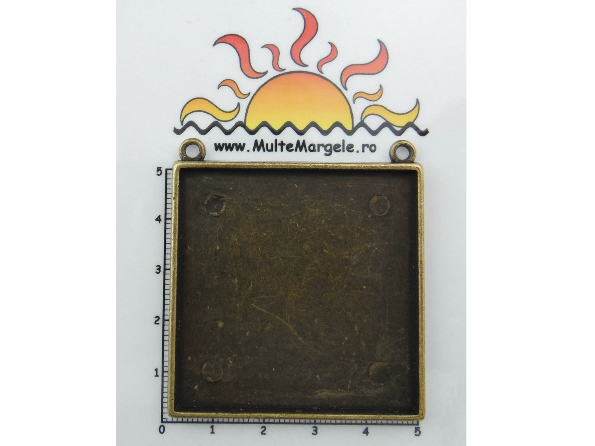 Baza cabochon. Interior platou: 45x45mm