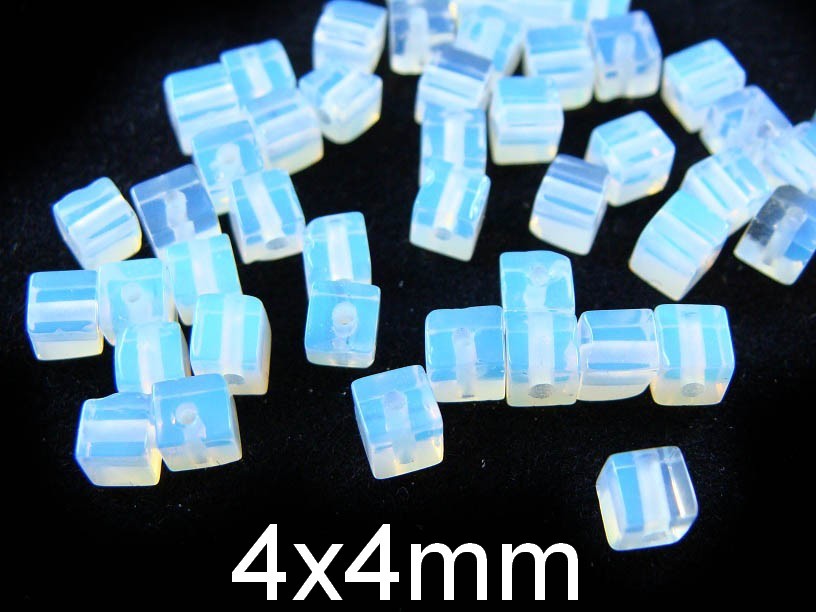 Opalit Natural. Dimensiuni: 4x4mm