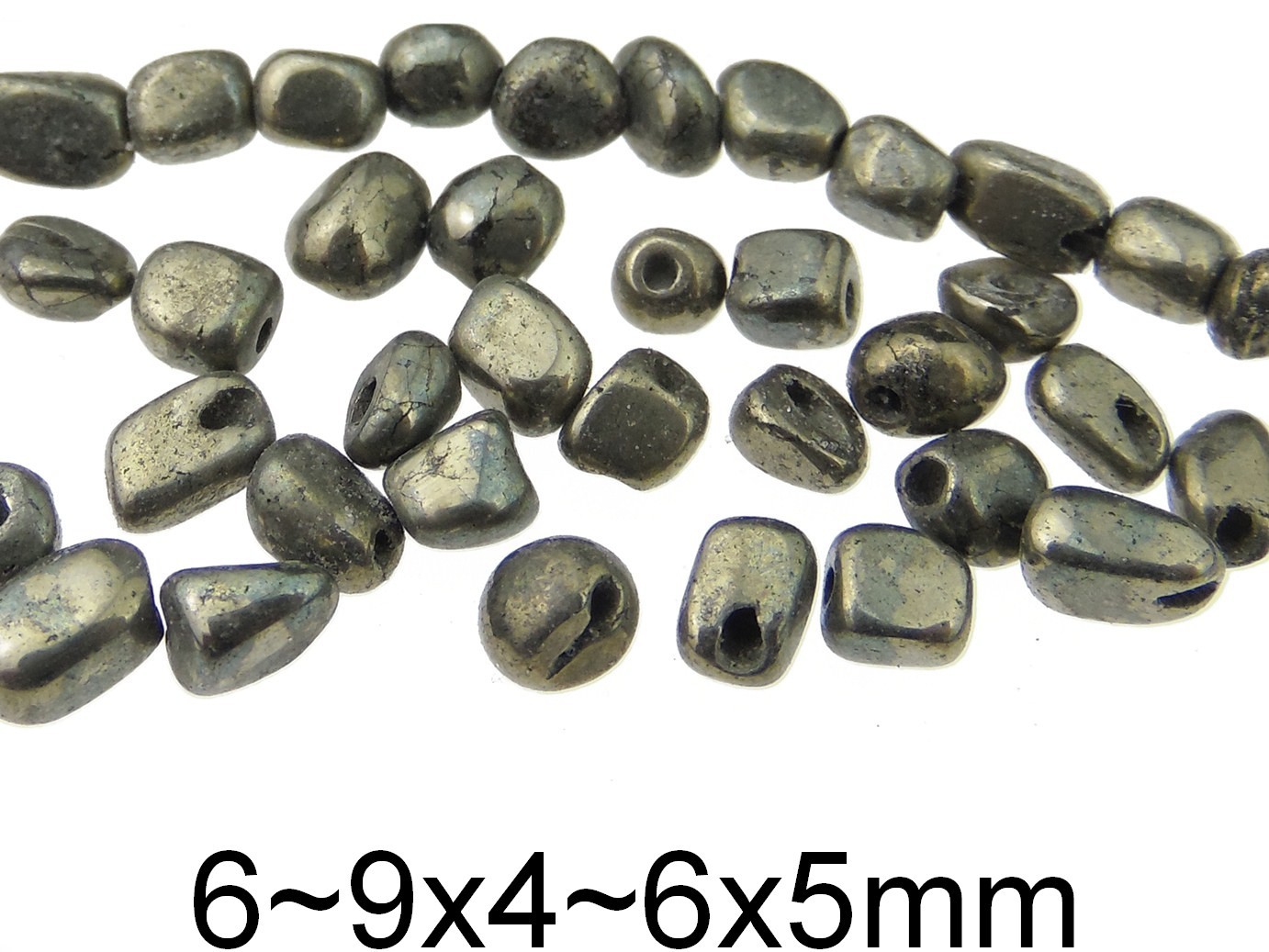 Pyrite. Dimensiuni: 6~9x4~6x5mm