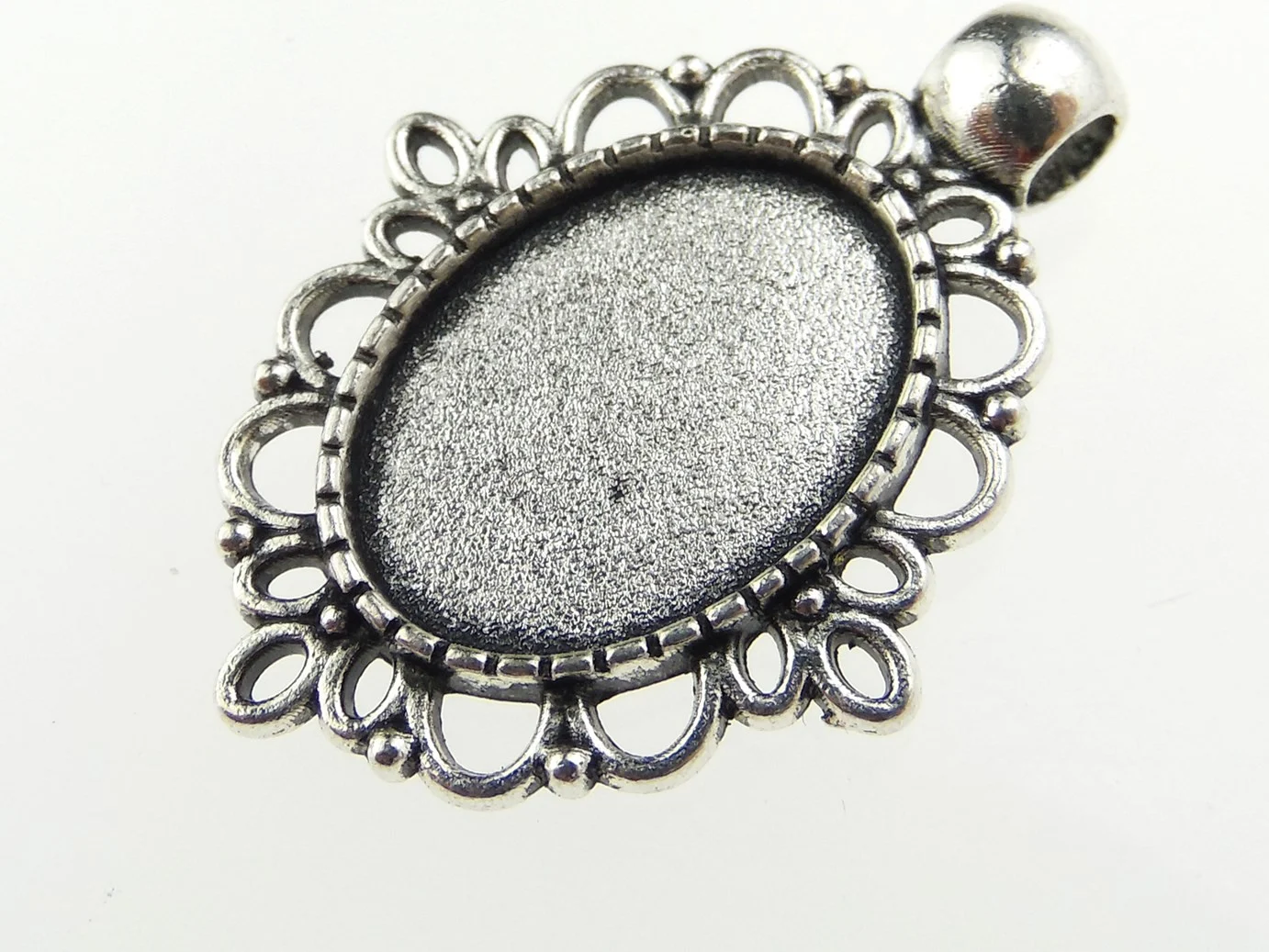Baza cabochon. Interior platou: 18x13mm
