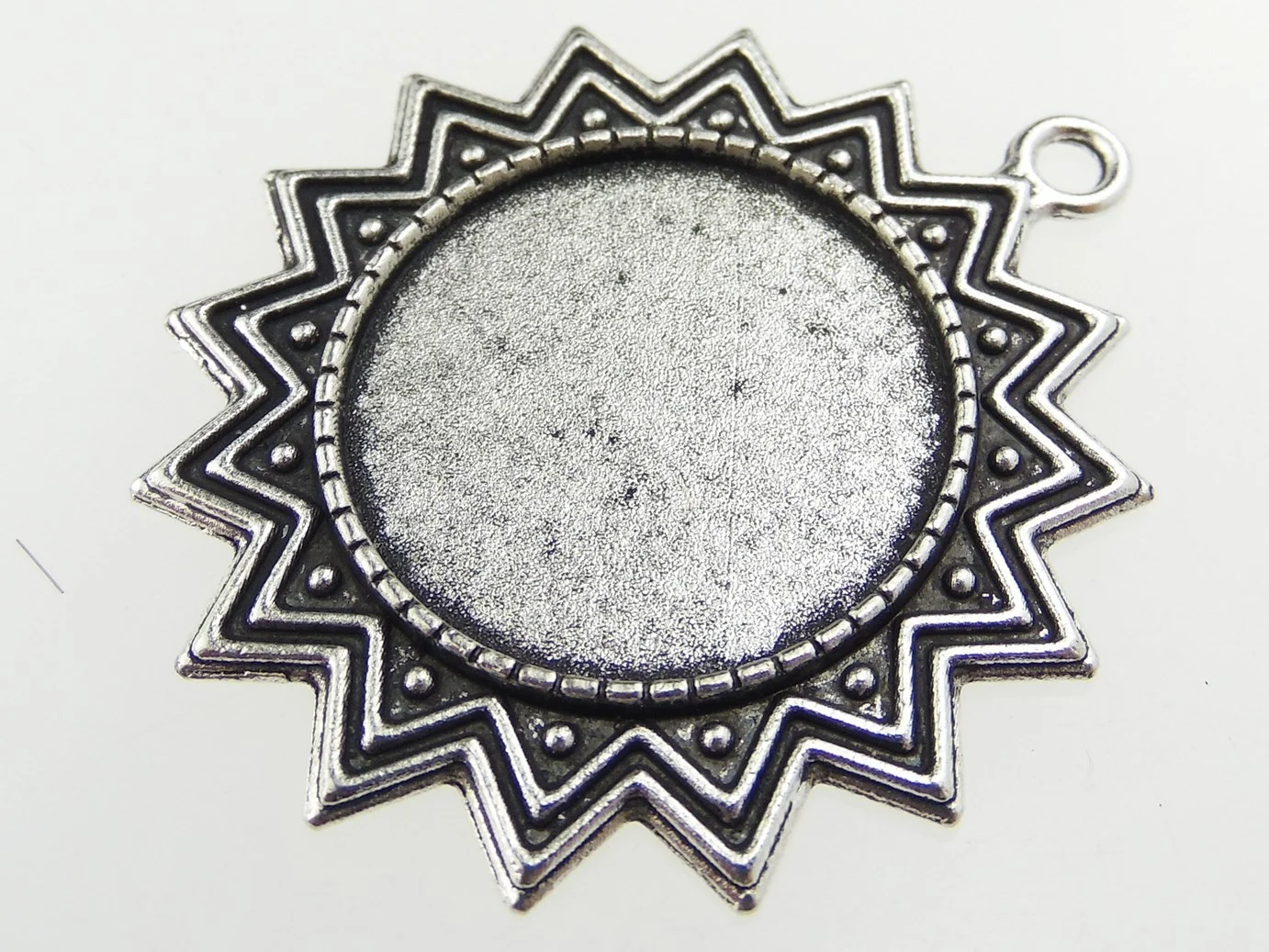 Baza cabochon. Interior platou: 25mm