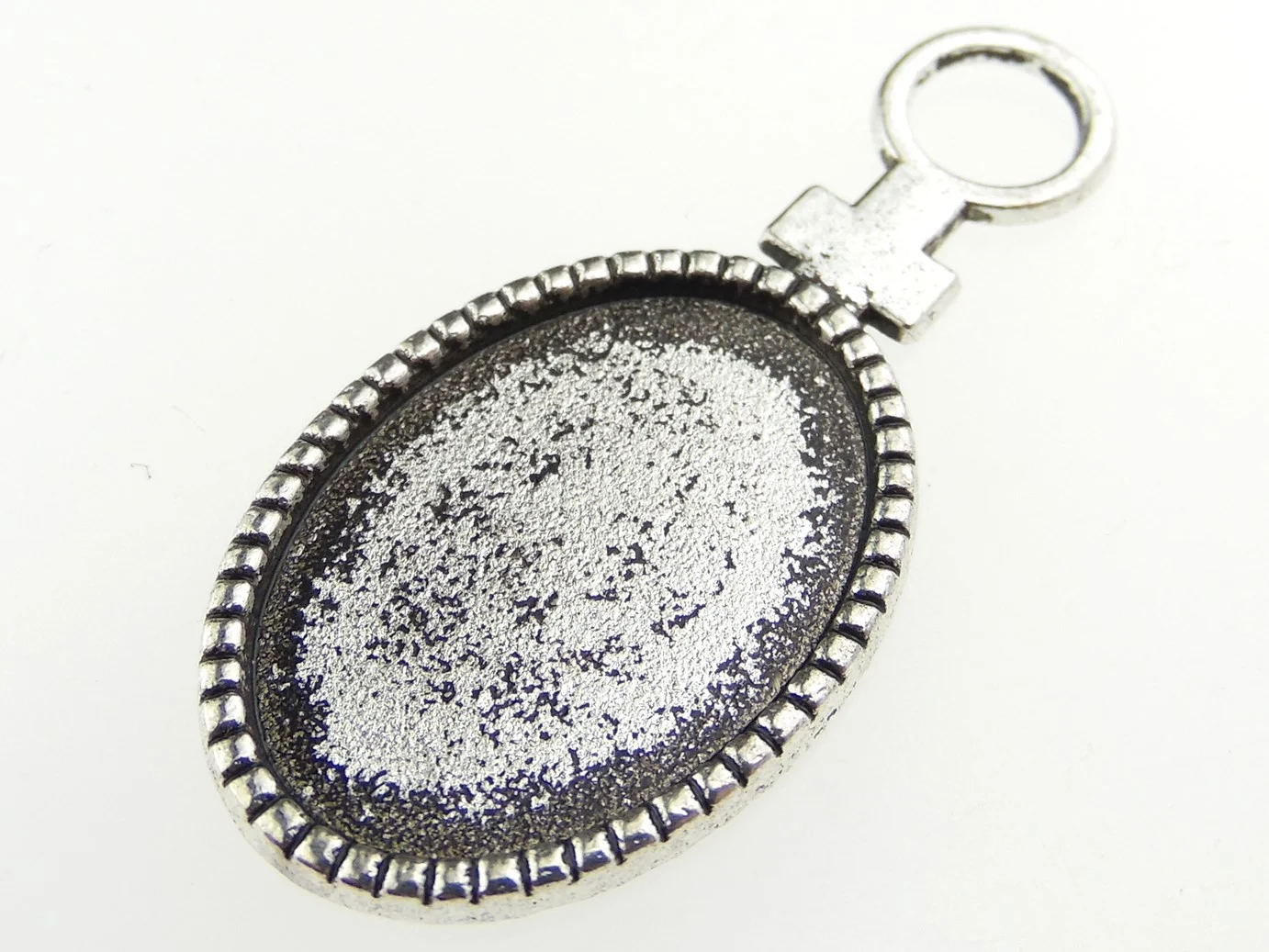 Baza cabochon. Interior platou: 25x18mm