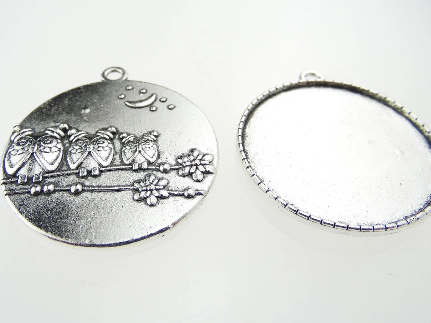 Baza cabochon. Interior platou: 34mm