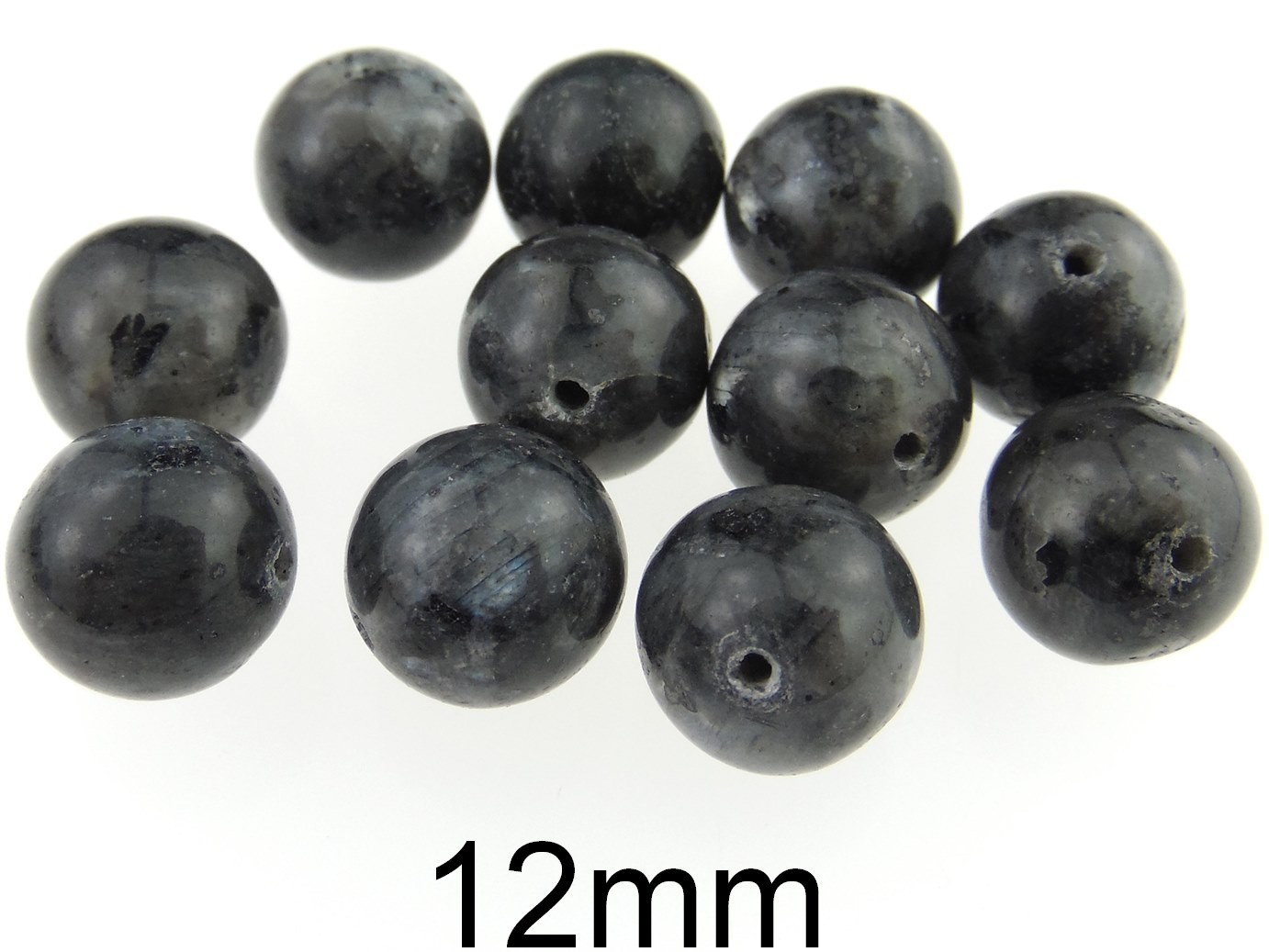 Norwegian Labradorite. Diametru: 12mm.