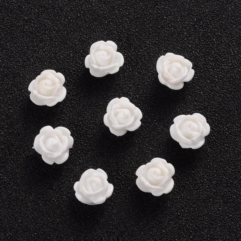 Mărgele floare trandafir albe din rășină opacă, dimensiune 9x7mm și gaură 1mm. Ideale pentru brățări, coliere, cercei și alte proiecte handmade cu tematică florală.
