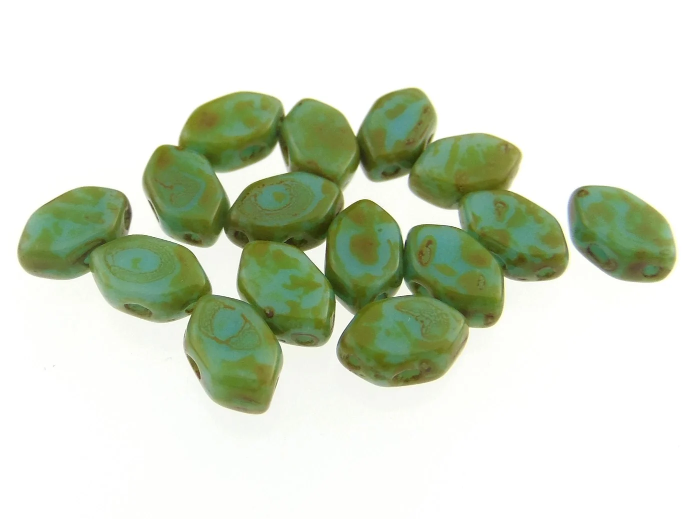 Paros par Puca. Dimensiuni: 7x4x3.3mm. Culoare: Opaque Aqua Picasso