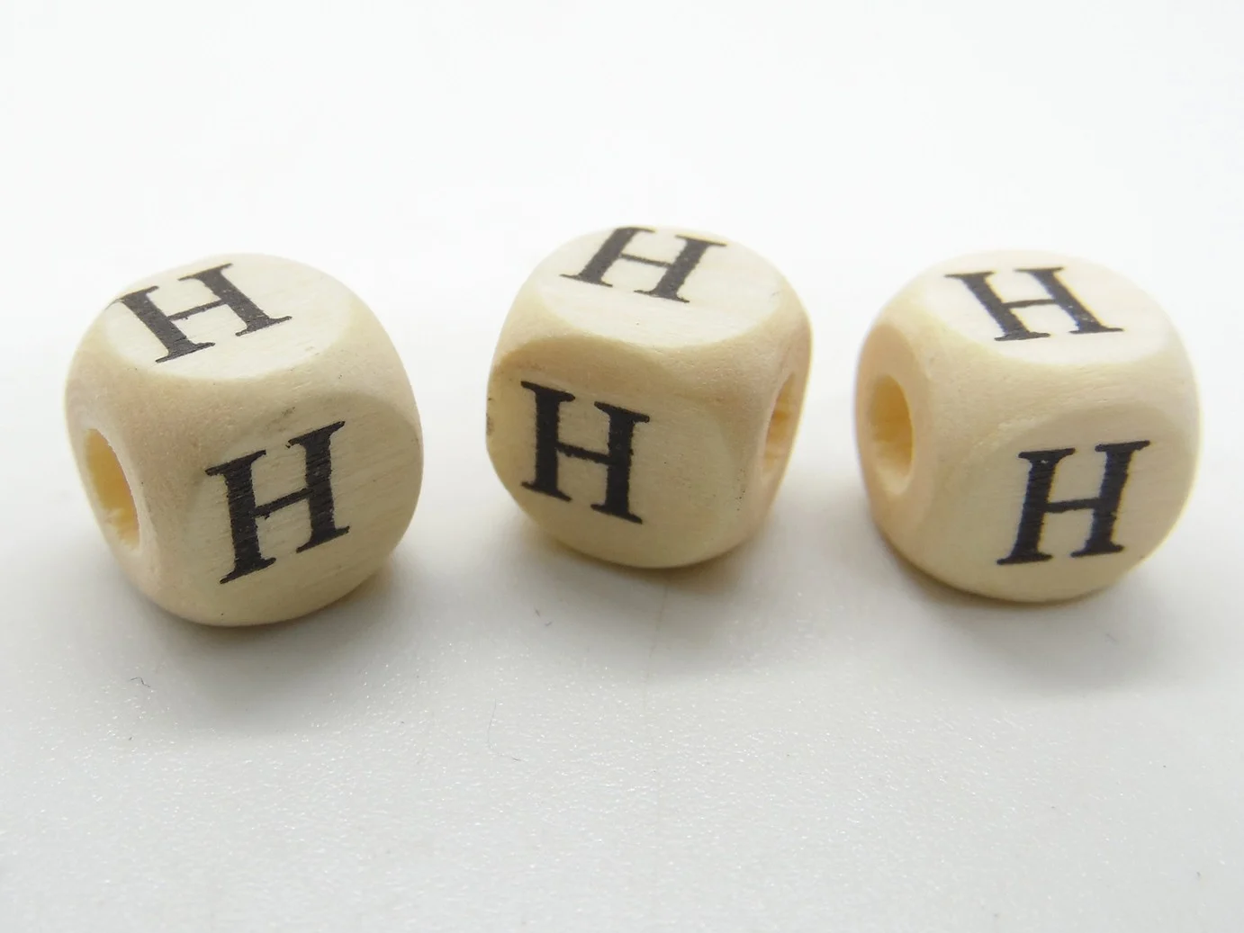 CITITI Descrierea - Litere din lemn. Litera "H"