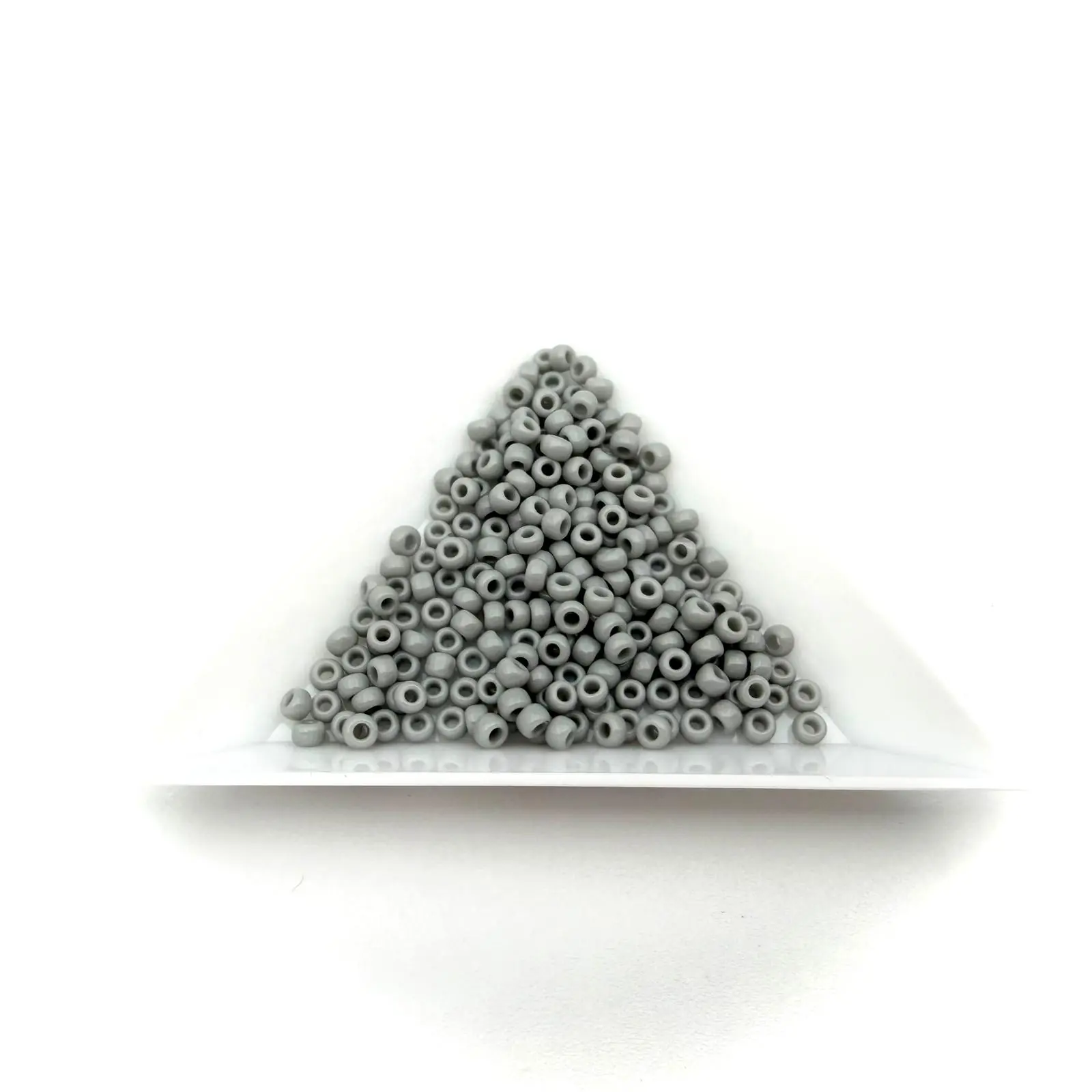 toho 8/0 opaque grey