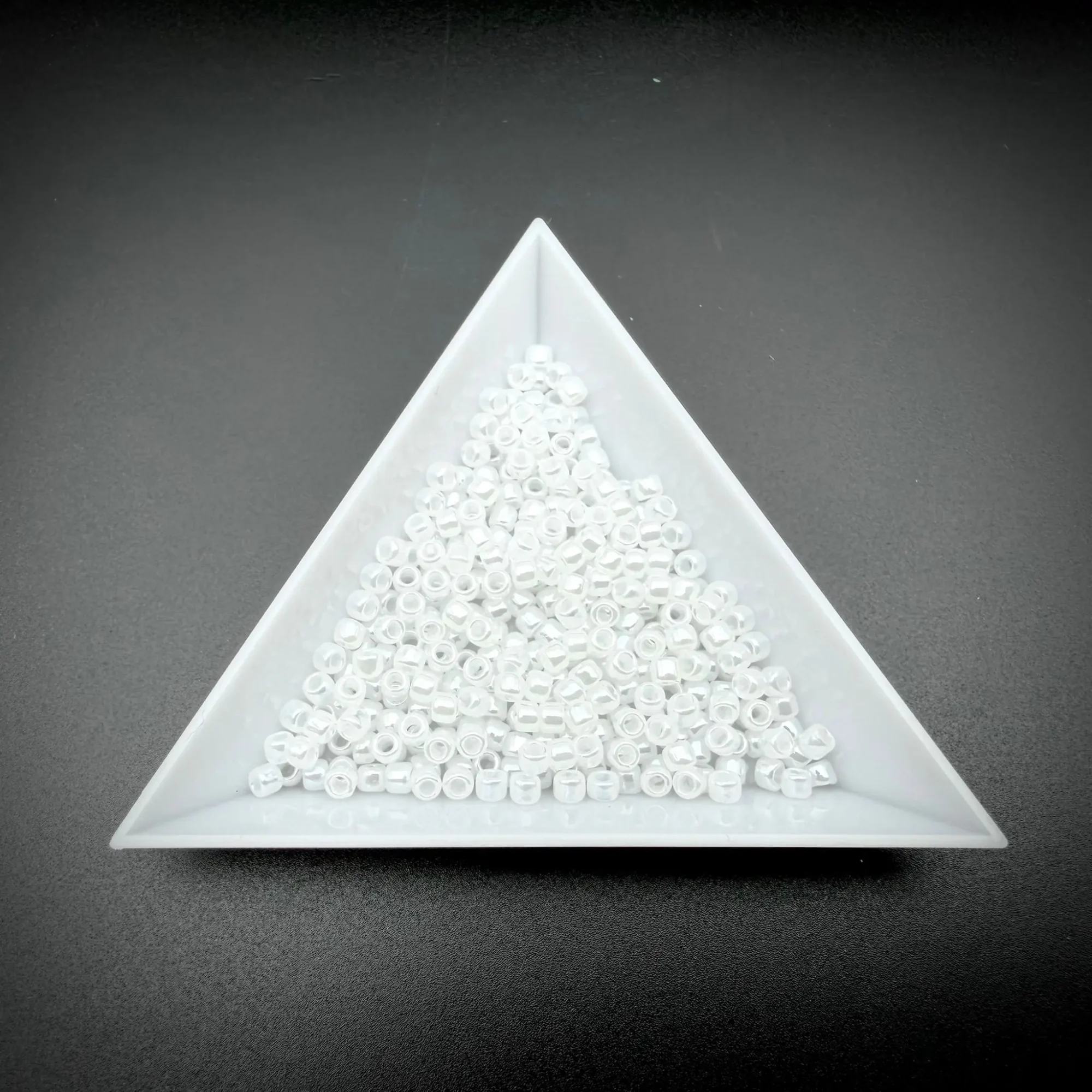 toho 8/0 alb snowflake