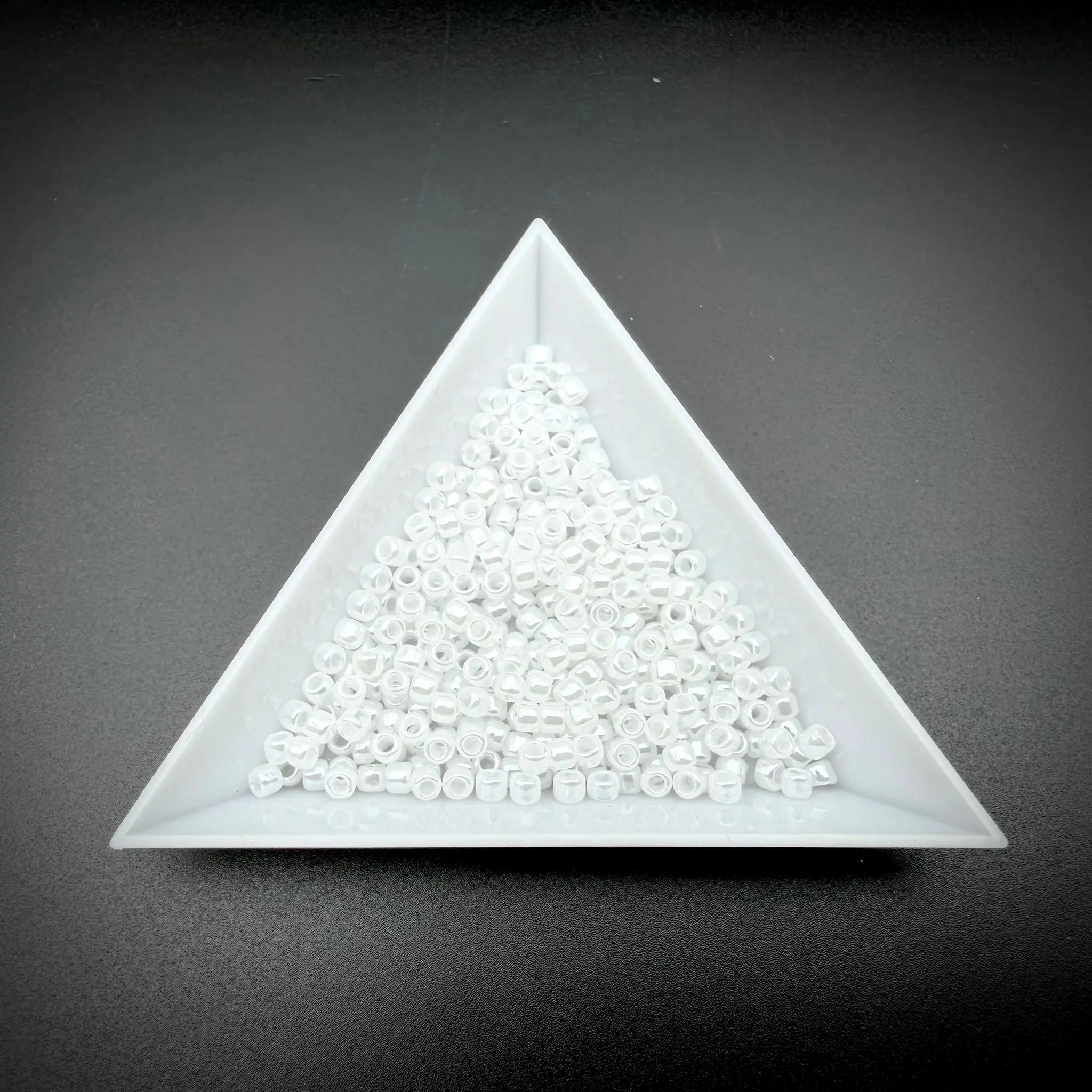 toho 8/0 alb snowflake