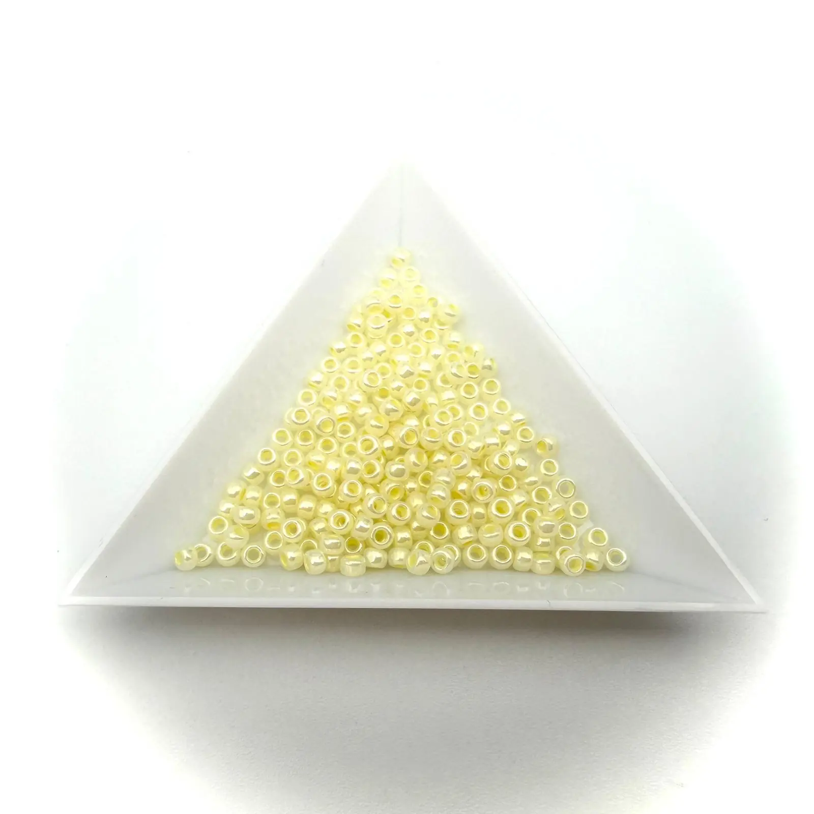 toho 8/0 banana cream